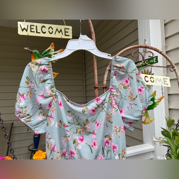 NWT Lily Rose Sz-L Beautiful, Unique, Great Design-Square Neck or Cold Shoulder - Picture 9 of 17